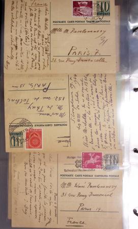 Album noir contenant 160 entiers cartes postales étrangères avec illustrations dessinées ou peintes à la main dont Autriche (10) - Allemagne (63) - Sarre (1) - Suisse (24) - Belgique (9) - Portugal (3) - Danemark (1)