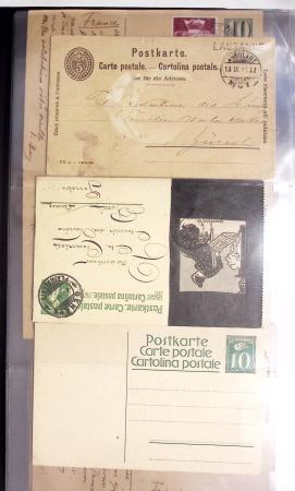 Album noir contenant 160 entiers cartes postales étrangères avec illustrations dessinées ou peintes à la main dont Autriche (10) - Allemagne (63) - Sarre (1) - Suisse (24) - Belgique (9) - Portugal (3) - Danemark (1)