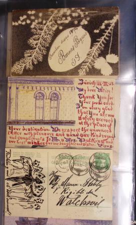 Album noir contenant 160 entiers cartes postales étrangères avec illustrations dessinées ou peintes à la main dont Autriche (10) - Allemagne (63) - Sarre (1) - Suisse (24) - Belgique (9) - Portugal (3) - Danemark (1)