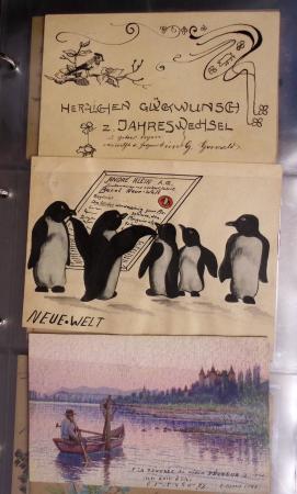 Album noir contenant 160 entiers cartes postales étrangères avec illustrations dessinées ou peintes à la main dont Autriche (10) - Allemagne (63) - Sarre (1) - Suisse (24) - Belgique (9) - Portugal (3) - Danemark (1)