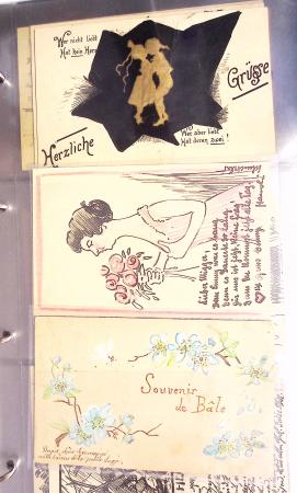 Album noir contenant 160 entiers cartes postales étrangères avec illustrations dessinées ou peintes à la main dont Autriche (10) - Allemagne (63) - Sarre (1) - Suisse (24) - Belgique (9) - Portugal (3) - Danemark (1)