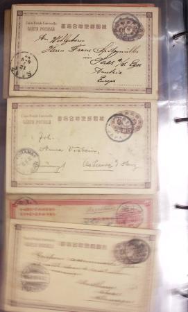 Album noir contenant 160 entiers cartes postales étrangères avec illustrations dessinées ou peintes à la main dont Autriche (10) - Allemagne (63) - Sarre (1) - Suisse (24) - Belgique (9) - Portugal (3) - Danemark (1)