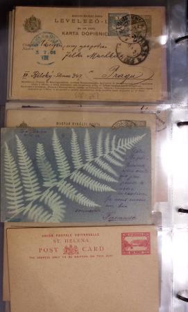 Album noir contenant 160 entiers cartes postales étrangères avec illustrations dessinées ou peintes à la main dont Autriche (10) - Allemagne (63) - Sarre (1) - Suisse (24) - Belgique (9) - Portugal (3) - Danemark (1)
