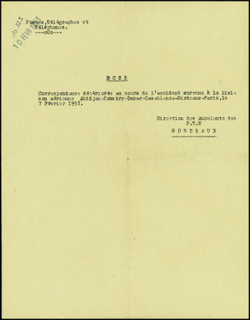 Env. brûlée d'Abidjan pour Paris + env de réexpédition PTT de Bordeaux Gare (9.2.1953) + lettre ronéotypée des PTT "correspondance détériorée au cours de l'accident survenu à la liaison aérienne Abidjan - Conakry - Dakar