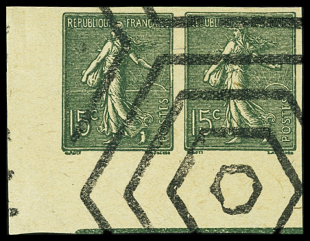 N°130 type 4, paire non dentelé CDF avec annulation hexagones concentriques. TB 