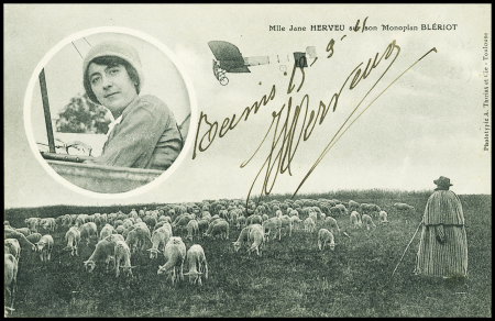 Carte postale "Mlle Jane Herveu sur son monoplan Blériot" avec sa signature (datée Reims 15.9.11). TB