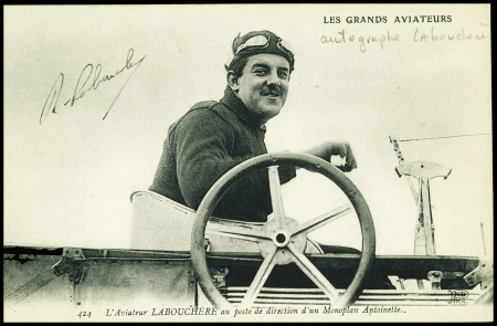 Carte postale "l'aviateur Labouchère au poste de direction d'un monoplan Antoinette "avec signature de Labouchère". TB