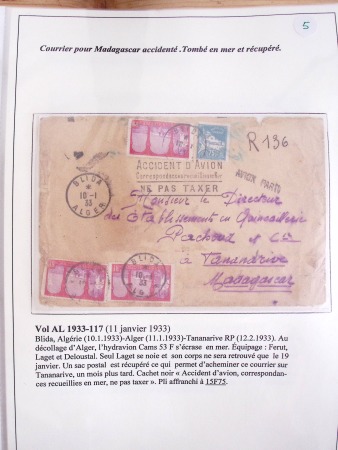Collection de 82 plis dans un classeur de bureau blanc avec descriptions : "Dix-huit ans de liaisons postales aériennes avec Madagascar (1929 - 1946)"