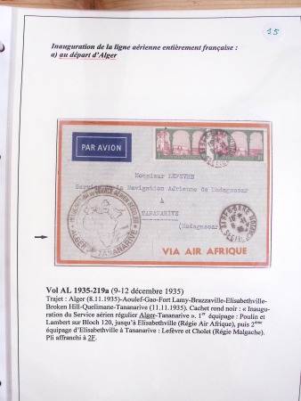 Collection de 82 plis dans un classeur de bureau blanc avec descriptions : "Dix-huit ans de liaisons postales aériennes avec Madagascar (1929 - 1946)"