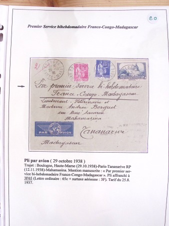 Collection de 82 plis dans un classeur de bureau blanc avec descriptions : "Dix-huit ans de liaisons postales aériennes avec Madagascar (1929 - 1946)"