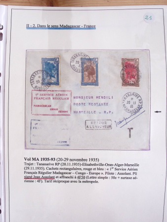 Collection de 82 plis dans un classeur de bureau blanc avec descriptions : "Dix-huit ans de liaisons postales aériennes avec Madagascar (1929 - 1946)"