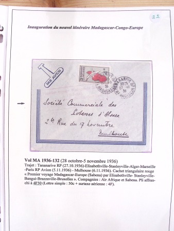 Collection de 82 plis dans un classeur de bureau blanc avec descriptions : "Dix-huit ans de liaisons postales aériennes avec Madagascar (1929 - 1946)"