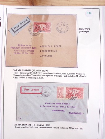 Collection de 82 plis dans un classeur de bureau blanc avec descriptions : "Dix-huit ans de liaisons postales aériennes avec Madagascar (1929 - 1946)"