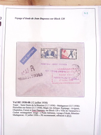 Collection de 82 plis dans un classeur de bureau blanc avec descriptions : "Dix-huit ans de liaisons postales aériennes avec Madagascar (1929 - 1946)"
