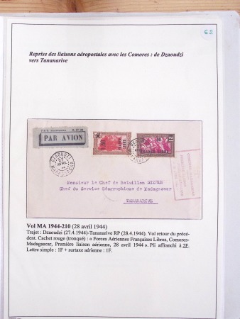Collection de 82 plis dans un classeur de bureau blanc avec descriptions : "Dix-huit ans de liaisons postales aériennes avec Madagascar (1929 - 1946)"