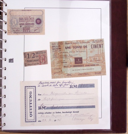 Album Safe brun contenant 50 plis et documents 14 - 18 et 39 - 45 du Morbihan dont prisonniers allemands de la première guerre mondiale
