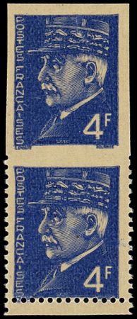 N°521A Pétain,  4f bleu, NON DENTELE tenant à dentelé