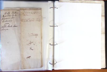 1557-1859, Deux classeurs de documents, lettres, textes