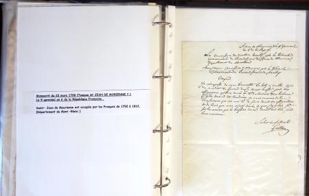 1557-1859, Deux classeurs de documents, lettres, textes