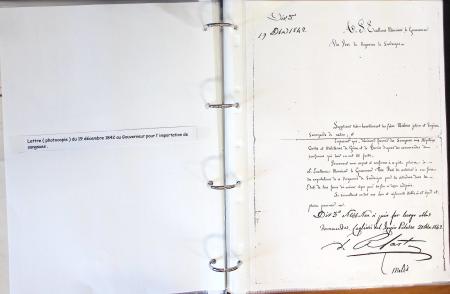 1557-1859, Deux classeurs de documents, lettres, textes