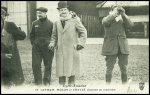Carte postale représentant Chavez, Latham et Léon Molon à la semaine d'aviation avec les signatures de ces 3 grands aviateurs. RR et TB