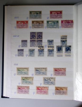 1859-1940, Ensemble de neufs et d'obl. en 19 classeurs