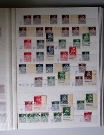 1859-1940, Ensemble de neufs et d'obl. en 19 classeurs