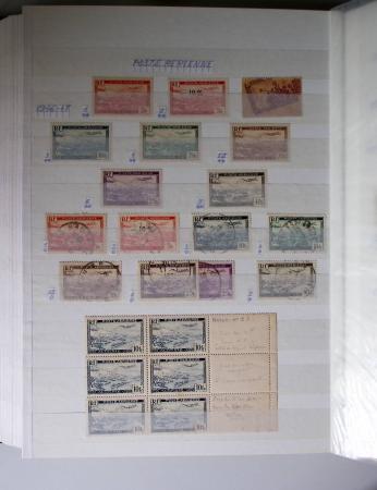 1859-1940, Ensemble de neufs et d'obl. en 19 classeurs