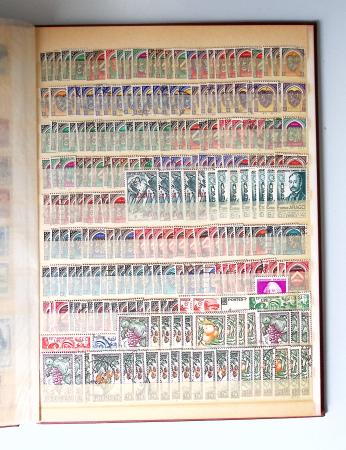 1859-1940, Ensemble de neufs et d'obl. en 19 classeurs
