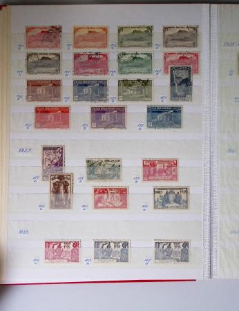 1859-1940, Ensemble de neufs et d'obl. en 19 classeurs