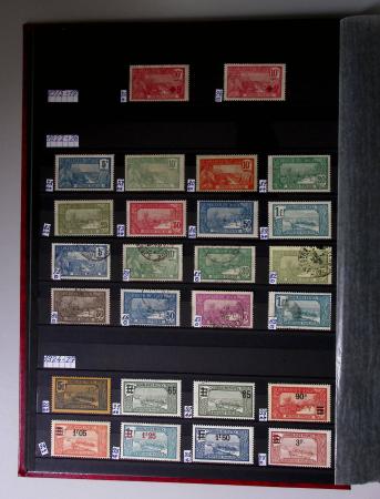 1859-1940, Ensemble de neufs et d'obl. en 19 classeurs