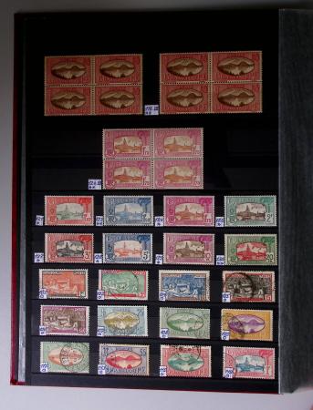 1859-1940, Ensemble de neufs et d'obl. en 19 classeurs