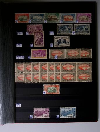 1859-1940, Ensemble de neufs et d'obl. en 19 classeurs