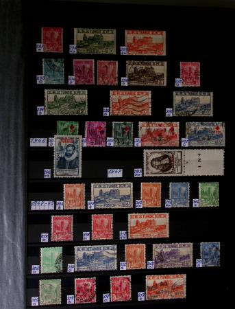 1859-1940, Ensemble de neufs et d'obl. en 19 classeurs