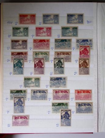 1859-1940, Ensemble de neufs et d'obl. en 19 classeurs