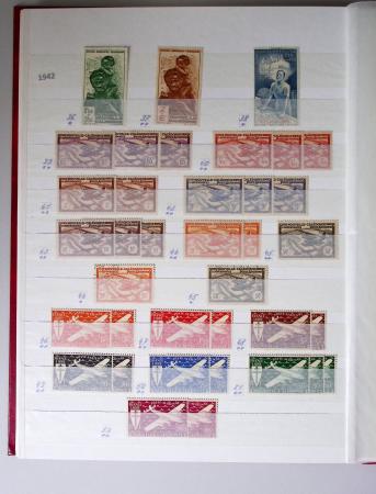 1859-1940, Ensemble de neufs et d'obl. en 19 classeurs