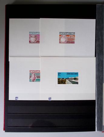 1859-1940, Ensemble de neufs et d'obl. en 19 classeurs
