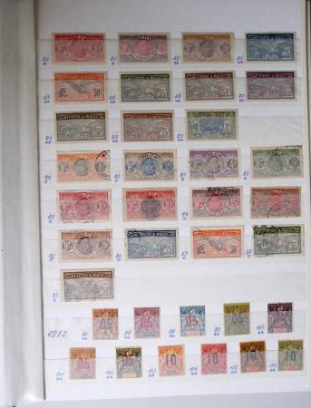 1859-1940, Ensemble de neufs et d'obl. en 19 classeurs