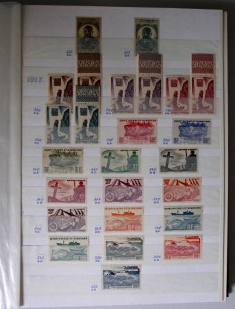 1859-1940, Ensemble de neufs et d'obl. en 19 classeurs