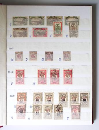 1859-1940, Ensemble de neufs et d'obl. en 19 classeurs