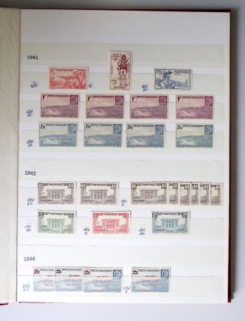 1859-1940, Ensemble de neufs et d'obl. en 19 classeurs