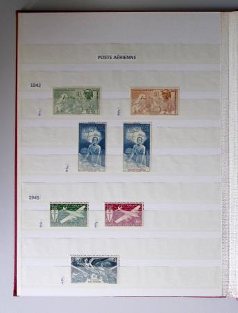 1859-1940, Ensemble de neufs et d'obl. en 19 classeurs
