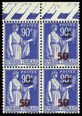 N°482b Paix, 50 s. 90c outremer, SANS surcharge, tenant à normaux dans un BLOC de 4, la surcharge se trouve au verso par pliage, neuf **, TTB