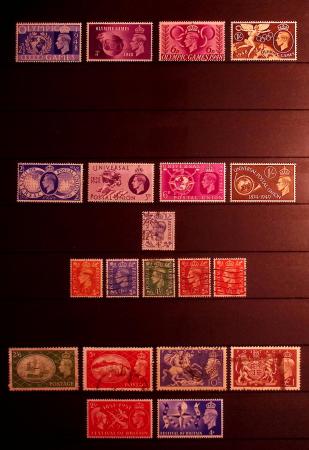 1840-2011 Belle collection en 3 albums avec timbres