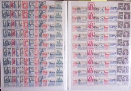 1945-1988, Stock de France en 5 classeurs, neufs avec