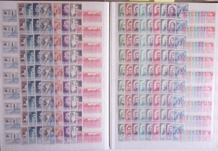 1945-1988, Stock de France en 5 classeurs, neufs avec