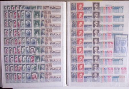 1945-1988, Stock de France en 5 classeurs, neufs avec