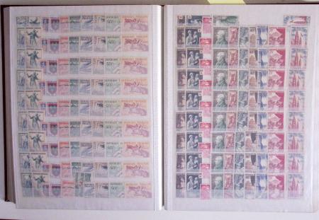 1945-1988, Stock de France en 5 classeurs, neufs avec