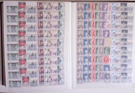 1945-1988, Stock de France en 5 classeurs, neufs avec