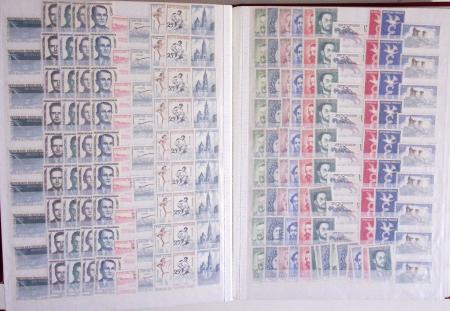 1945-1988, Stock de France en 5 classeurs, neufs avec